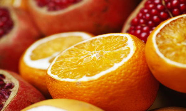Затормозят старение и увлажнят кожу зимой: эти фрукты спасут вас в холодное время года