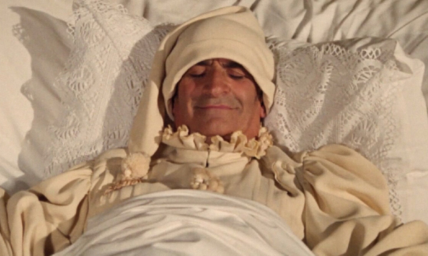 В старину аристократы не ложились спать без чепчика на голове: вот зачем это было нужно