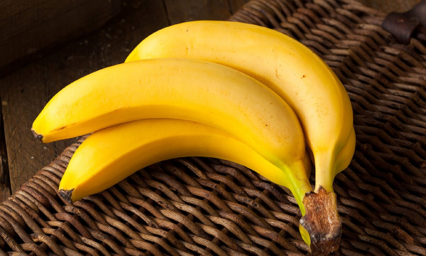 Опустите банан в кипяток: зачем так делают на ночь